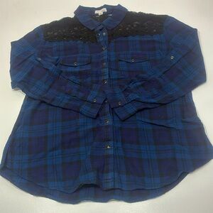 Garage Shirt Women Size Large Blue Black Plaid Lace Shoulders Boho Snap‎ Closure